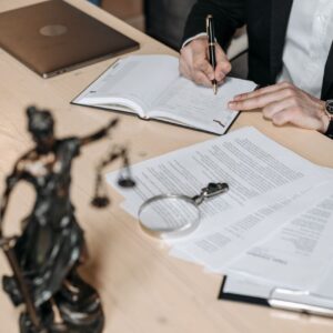 مجموعه آموزش نگارش مقالات کتاب و پایان نامه های حقوقی و فقهی