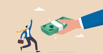 درامد وکیل بین المللی