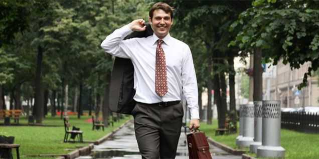 درامد وکیل بین الملل چقدر است؟